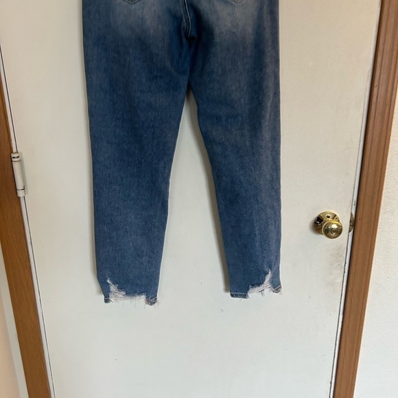 American Eagle stretch curvy  Mom distressed jeans size 2R - Picture 3 of 8